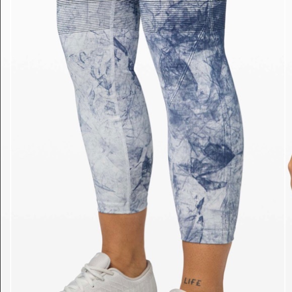 Lululemon Ebb to Train Tights - Picture 10 of 10